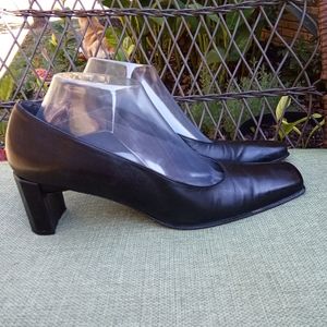 Stuart Weitzman Black Leather Square Toe Chunky Heel Pump.